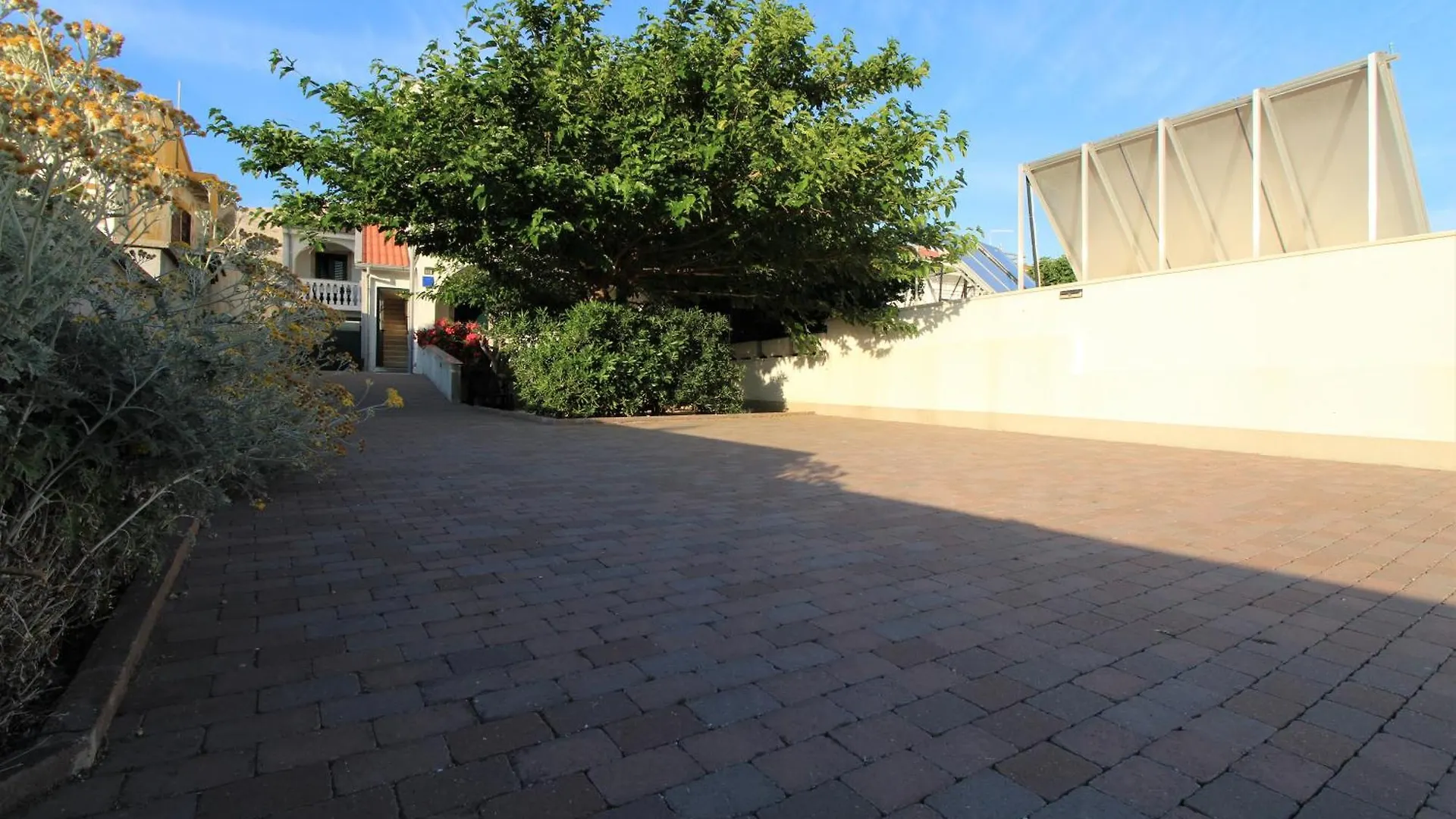 Apartments Frideric Pag Town
